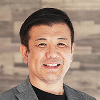 東郷 剛 氏