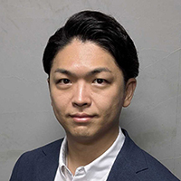 坪井 聡 氏