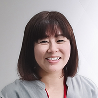 岡田 百代 氏